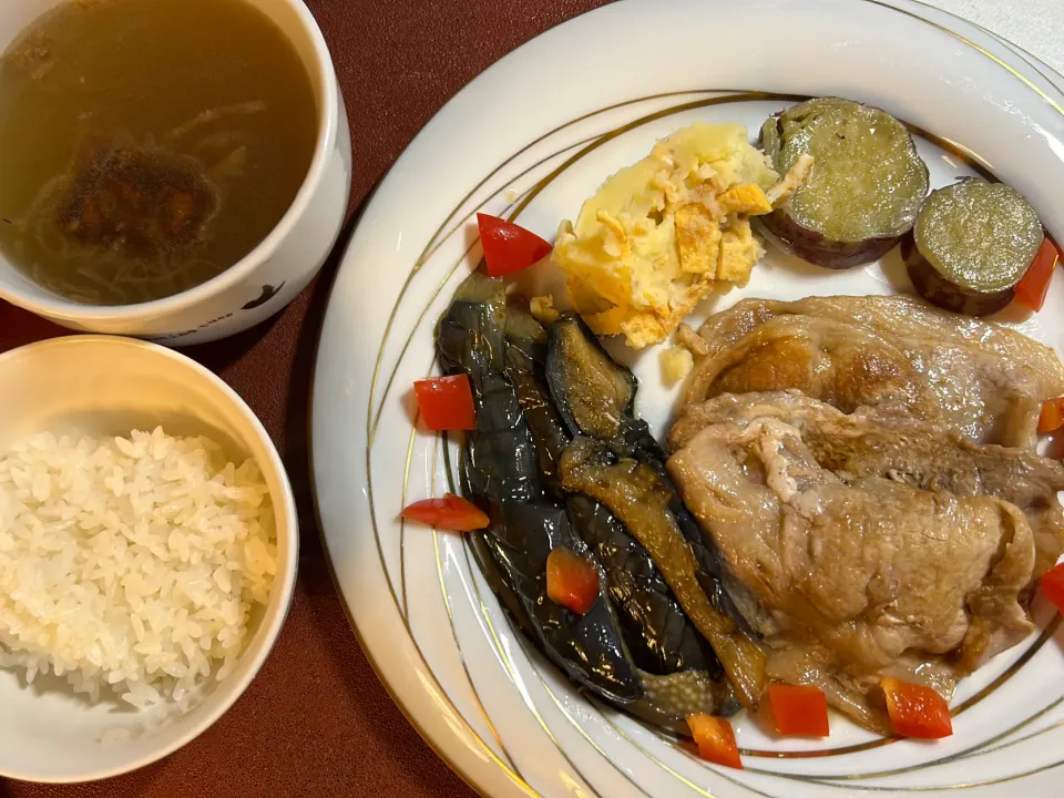 Snapdishの料理写真:生姜焼き　茄子の煮浸し|バジルママさん