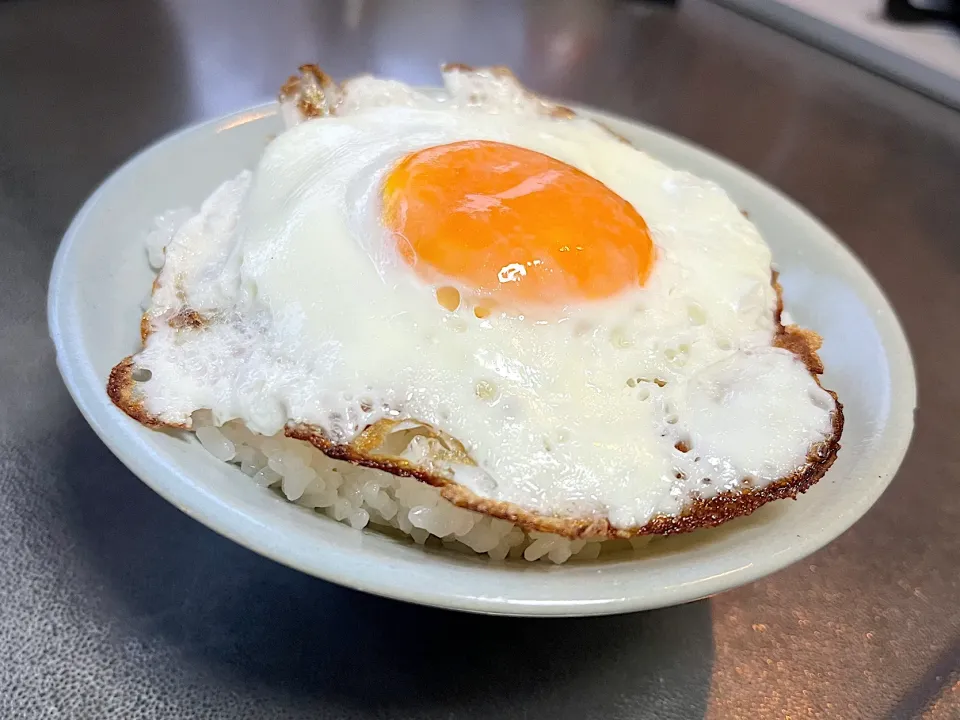 朝ごはん　目玉焼きのせ😊|なかちゃんたまごさん