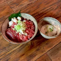 Snapdishの料理写真:赤身、すき身丼　　山かけを添えて|Nakaba Kobayashiさん