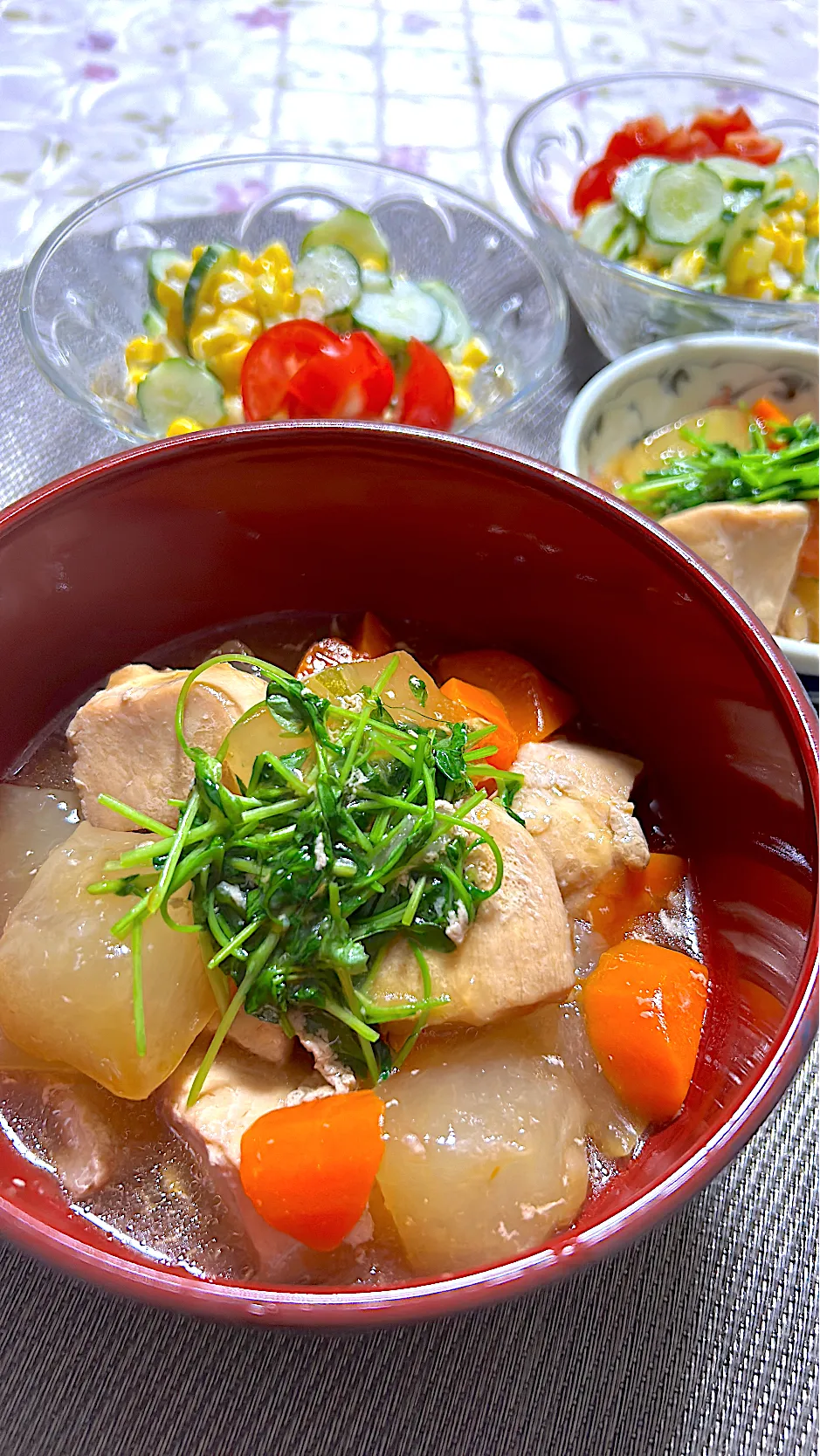 Snapdishの料理写真:鶏胸肉と冬瓜の煮物 豆苗添え|🍒ふみりん🍒さん