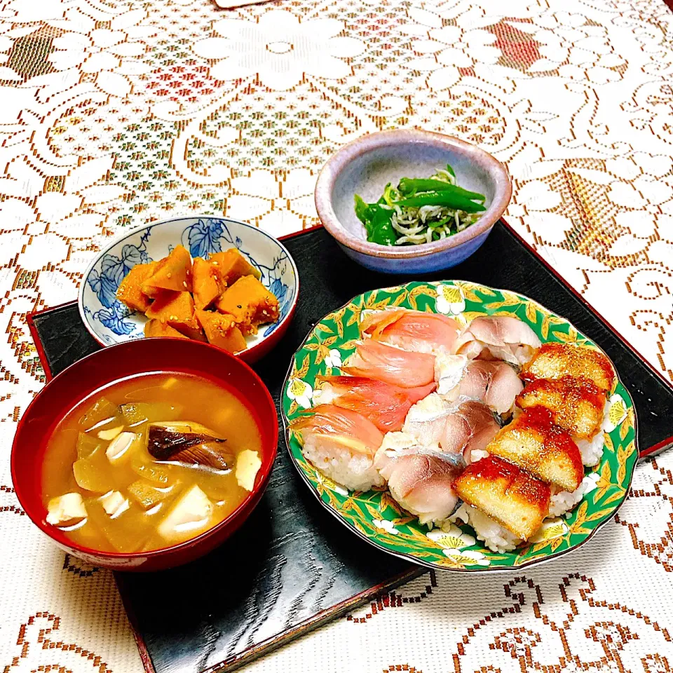 Snapdishの料理写真:grandmaの晩ごはん☆ 今夜はカボチャ🎃の甘煮、ピーマンのジャコ煮
アッサリと茗荷寿司を…残りのお味噌汁で頂きます|kaoriさん