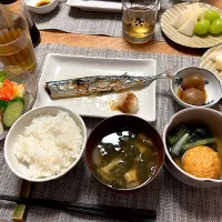 Snapdishの料理写真:焼き秋刀魚などの夜ごはん|Sakikoさん