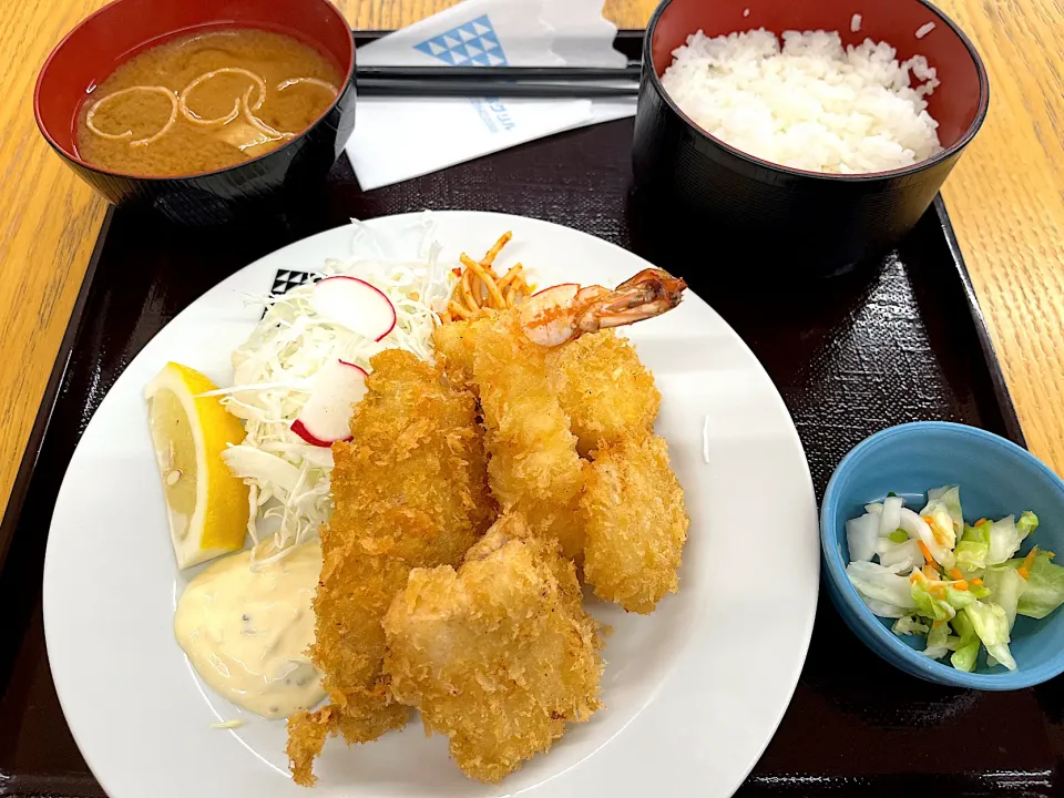 築地でシーフードミックスフライ定食|Sakikoさん