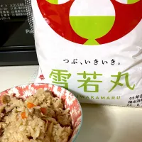 Snapdishの料理写真:雪若丸で炊き込みご飯|くまとらさん