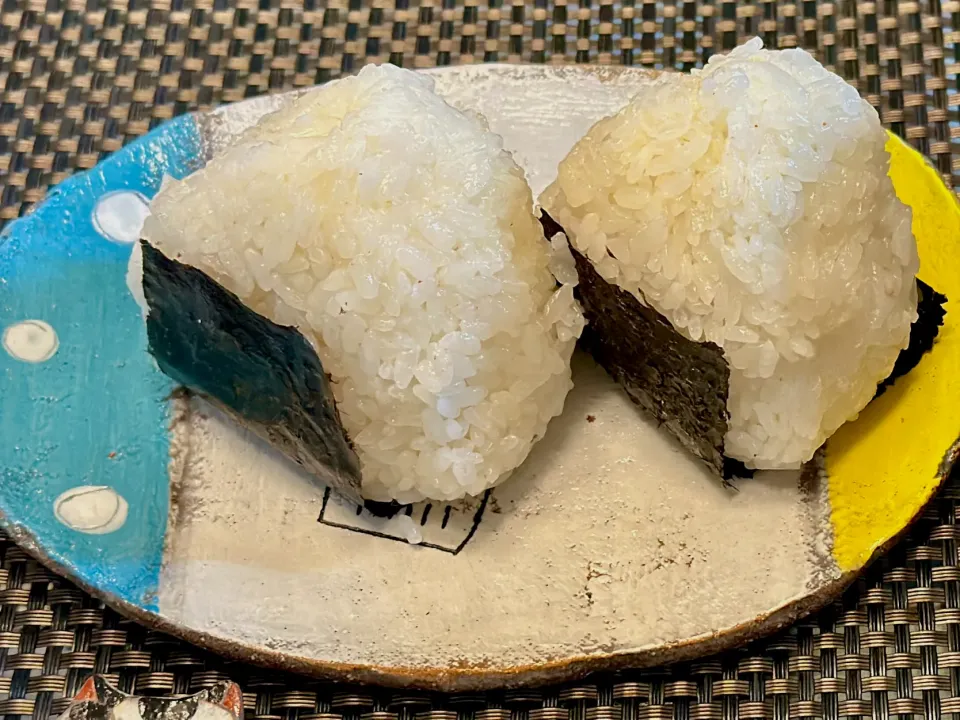 Snapdishの料理写真:塩むすび🍙|にゃあ（芸名）さん