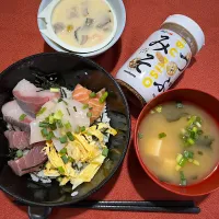 Snapdishの料理写真:海鮮丼と味噌汁|naka.naka.777さん