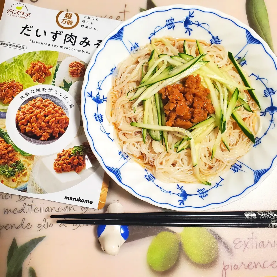 Snapdishの料理写真:素麺のだいす肉みそがけ|桜実さん