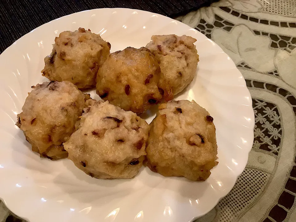 たこ焼きみたいな🐙タコのさつま揚げ😋|アライさんさん