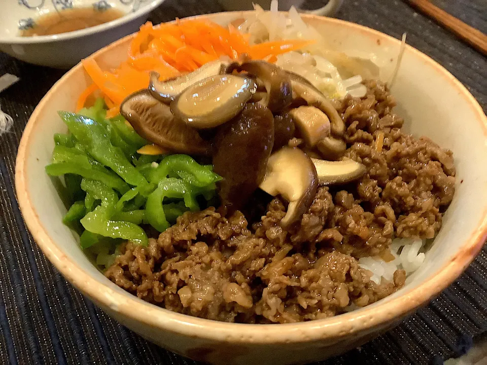 3食丼😋『牛しぐれとナムル』|アライさんさん