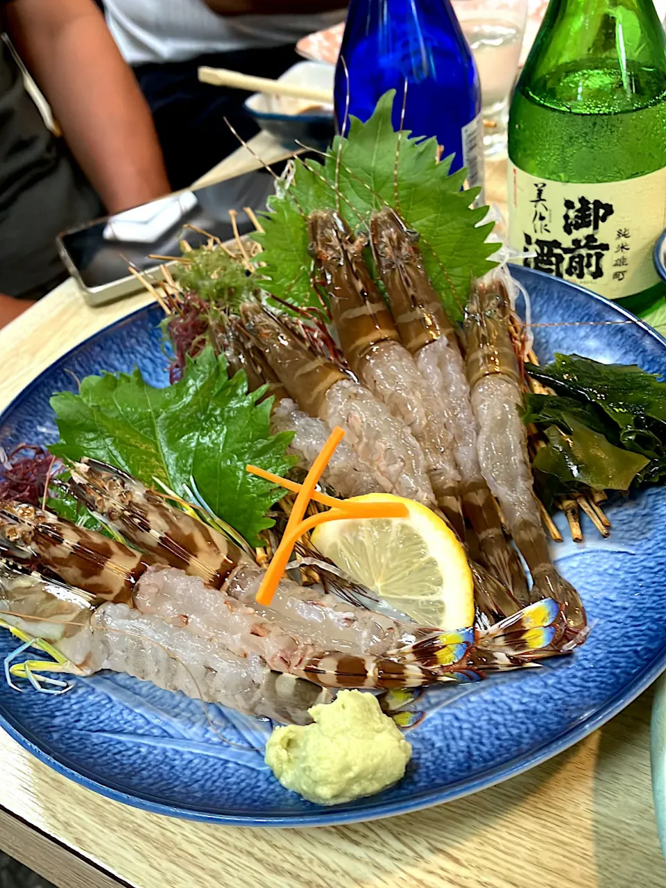 今の時期１ヶ月だけの活きはかまえび🦐（奥）と天然活き車海老の造り|🐈⸒⸒⸒⸒つるのダンス🐈🐾さん