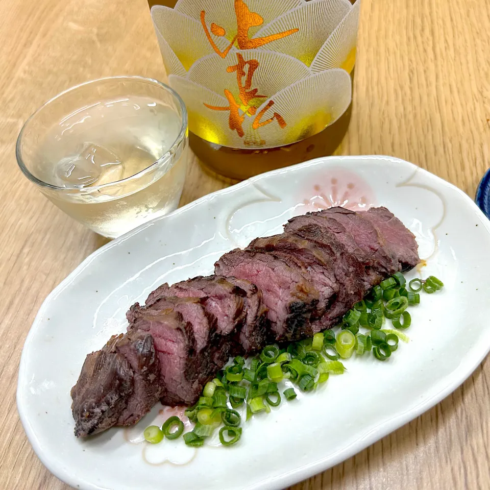 馬刺しのタタキand日本酒😋|みほままこさん