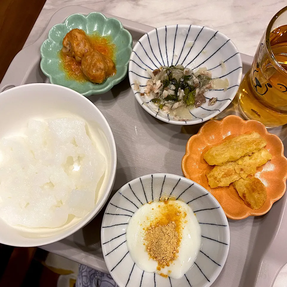 鯵と小松菜のだし煮、ミートボール、さつまいもきなこお焼き、きなこヨーグルト、おかゆ|なつこさん