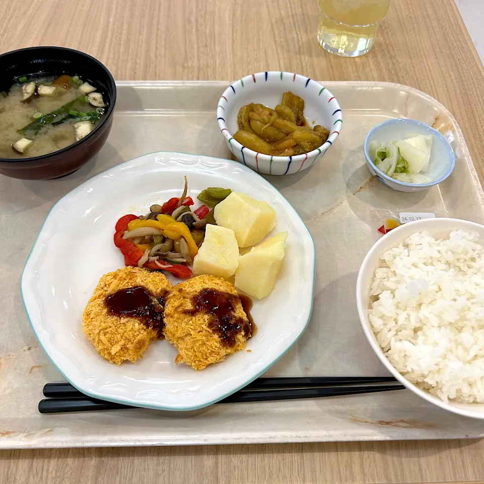 寮の朝食😋海老カツ|すかラインさん