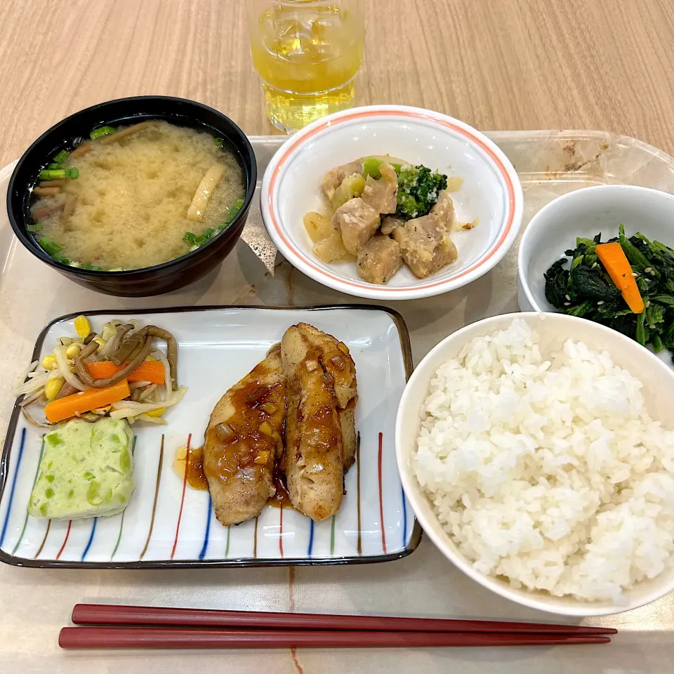 寮の晩御飯😋|すかラインさん