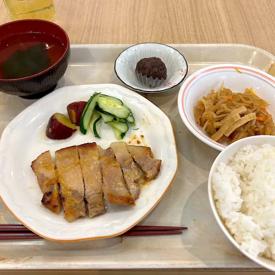 寮の晩御飯😋豚の味噌焼き|すかラインさん