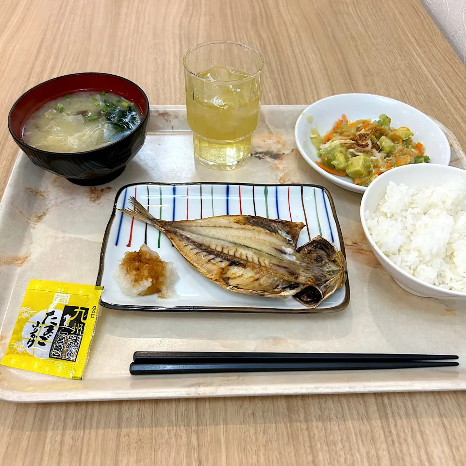 寮の朝食😋鯵の干物|すかラインさん