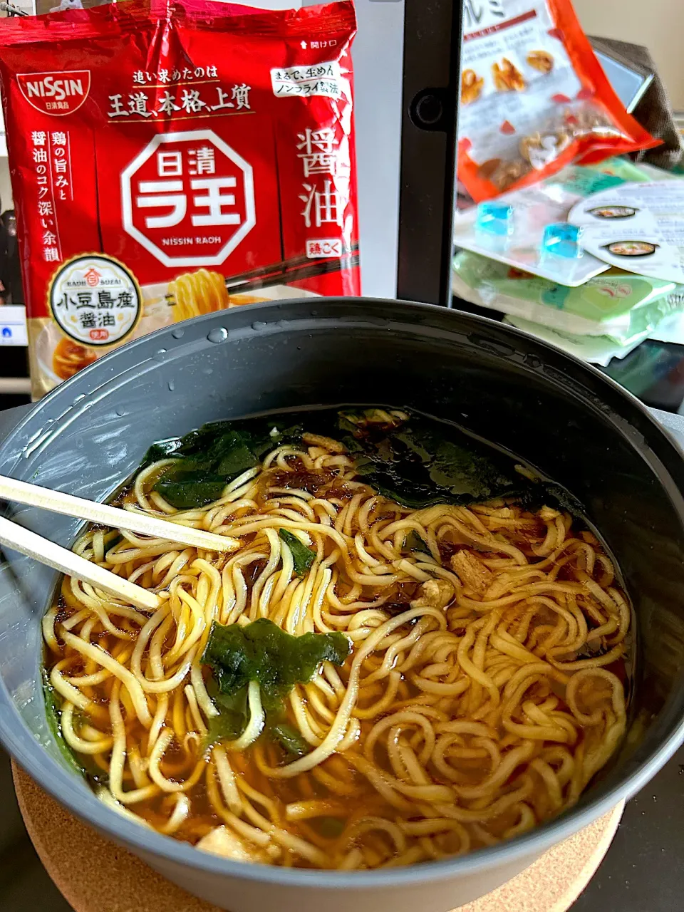 おやつにレンジでラーメン🍜😋|すかラインさん