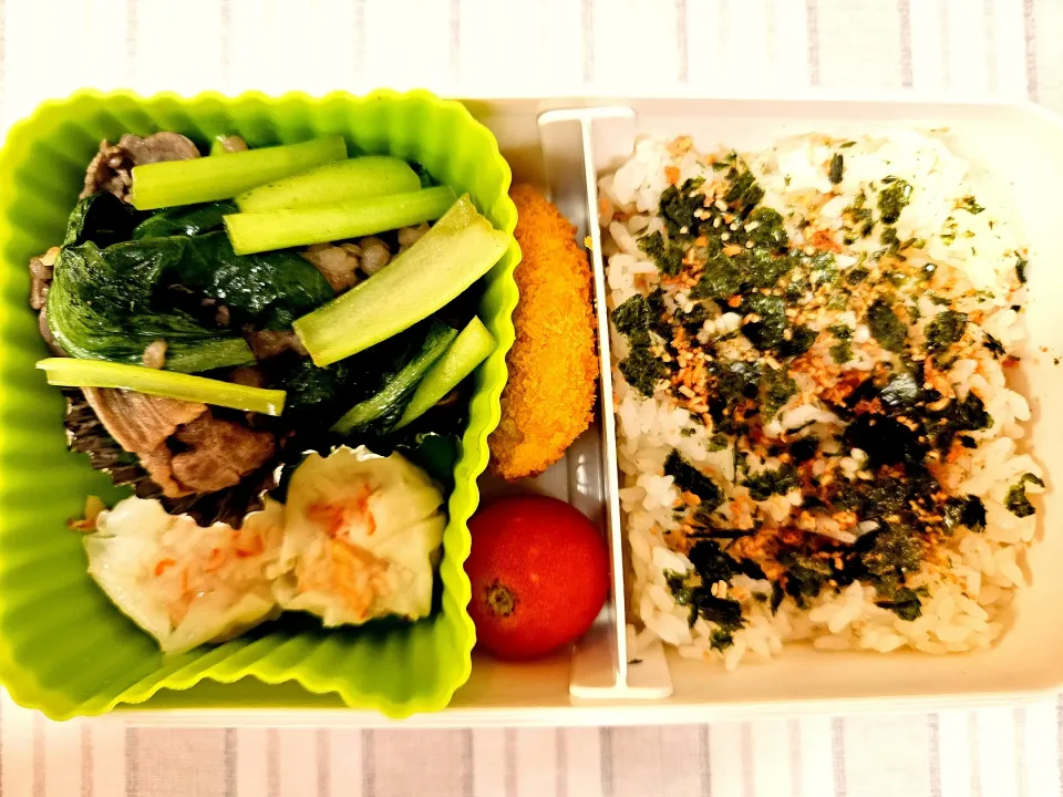 小松菜と牛肉の炒め物❤️旦那さんお弁当❤️|かおるcitronさん