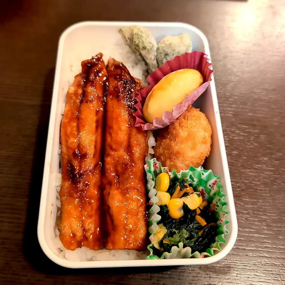 Snapdishの料理写真:さんまの蒲焼弁当🍱|Rieさん