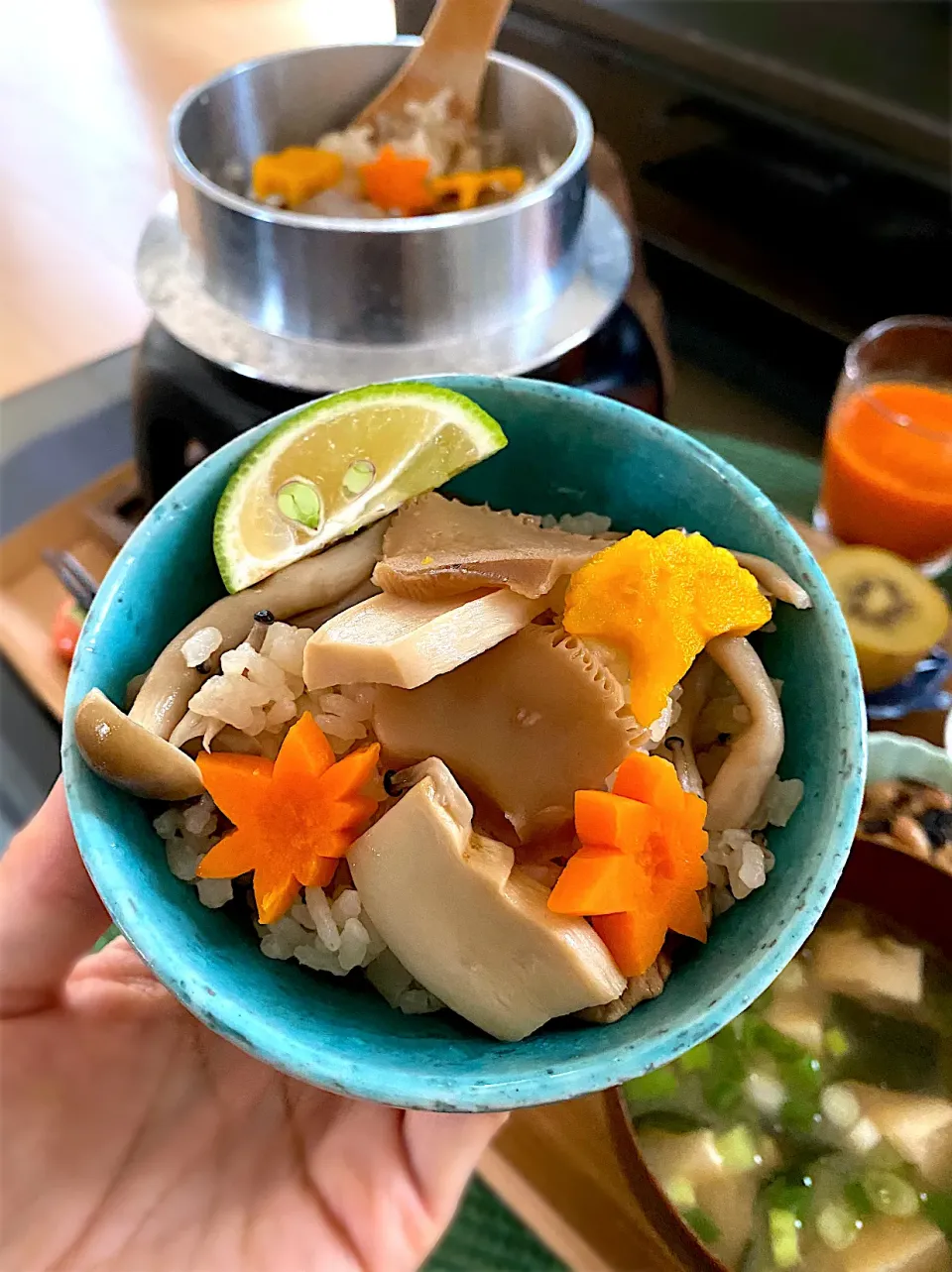 Snapdishの料理写真:ゆかりさんの料理  松茸＆モリモリきのこ釜飯🍄炊き込みご飯🍁|ゆかりさん