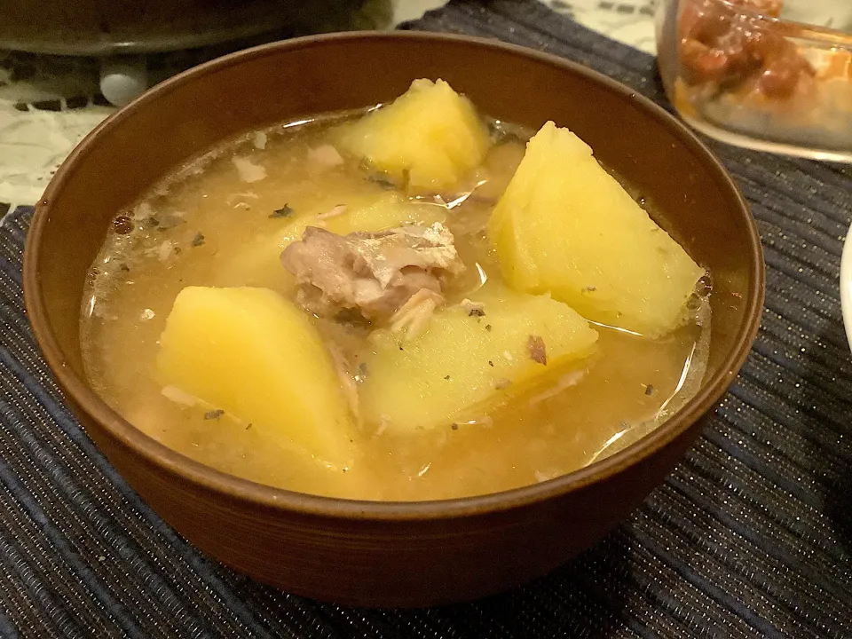 Snapdishの料理写真:鯖缶とじゃがいものお味噌汁😋|アライさんさん