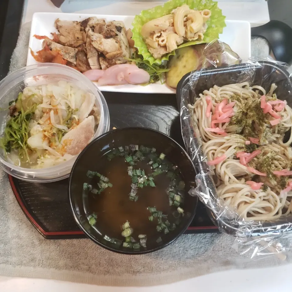 Snapdishの料理写真:残り物おかずで蕎麦定食|もりぞうさん