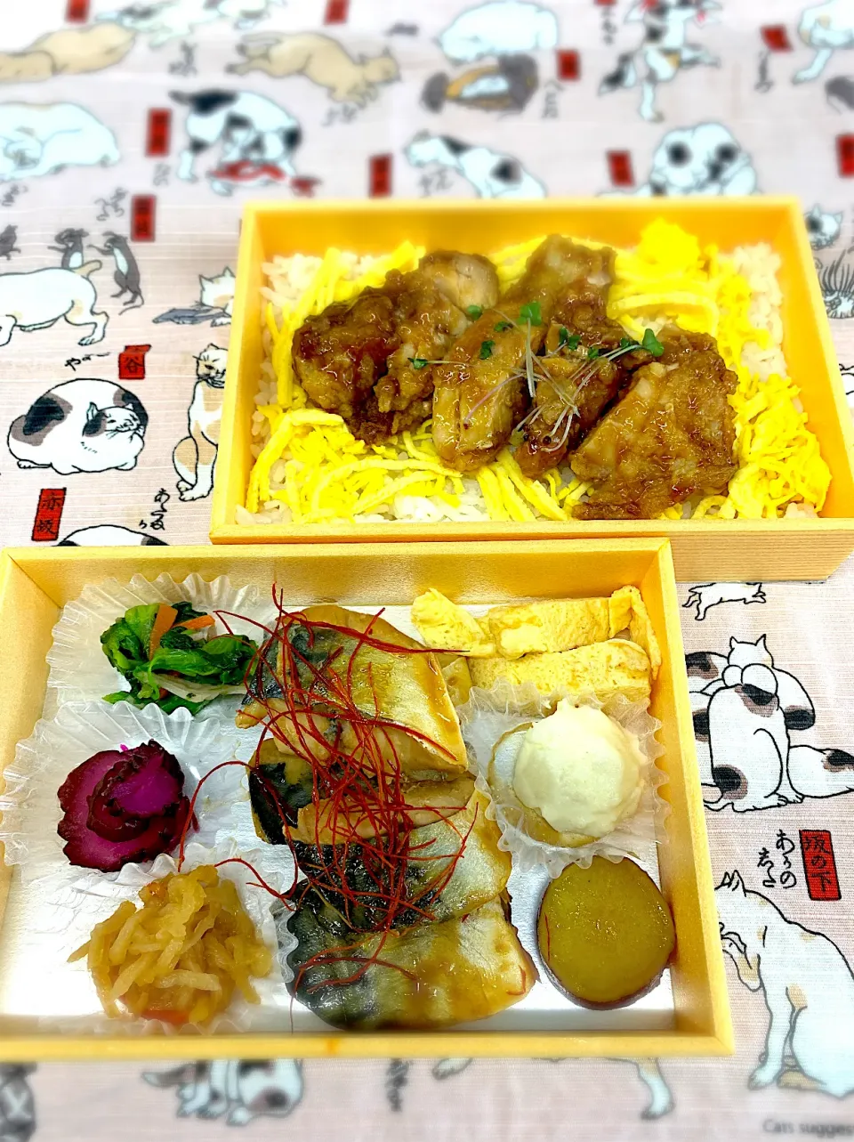 Snapdishの料理写真:サバ味噌煮満腹弁当|みゃ〜・はつさん