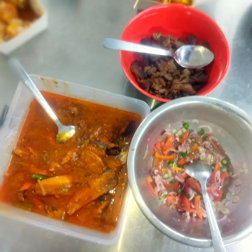 sambal sardin,daging grill,air asam|DarrlyingAdamAbdMalekさん