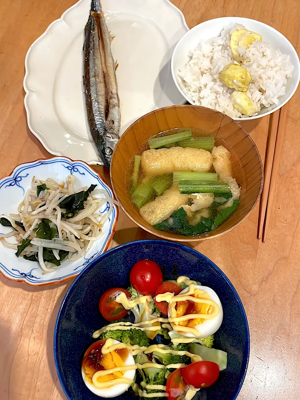 秋刀魚の塩焼き、もやしとわかめのナムル、小松菜と揚げの味噌汁などなど|ゆっちさん