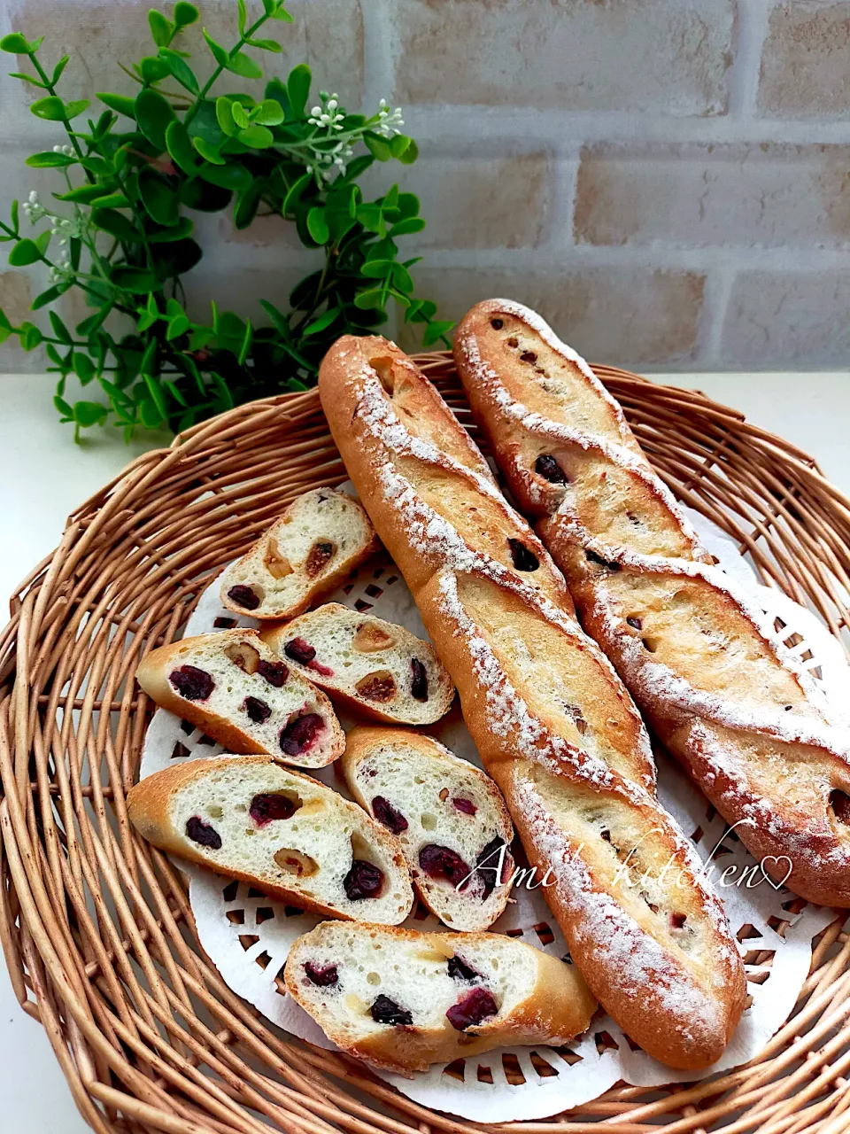 クランベリーとイチジクのバゲット☺️🥖|あみさん