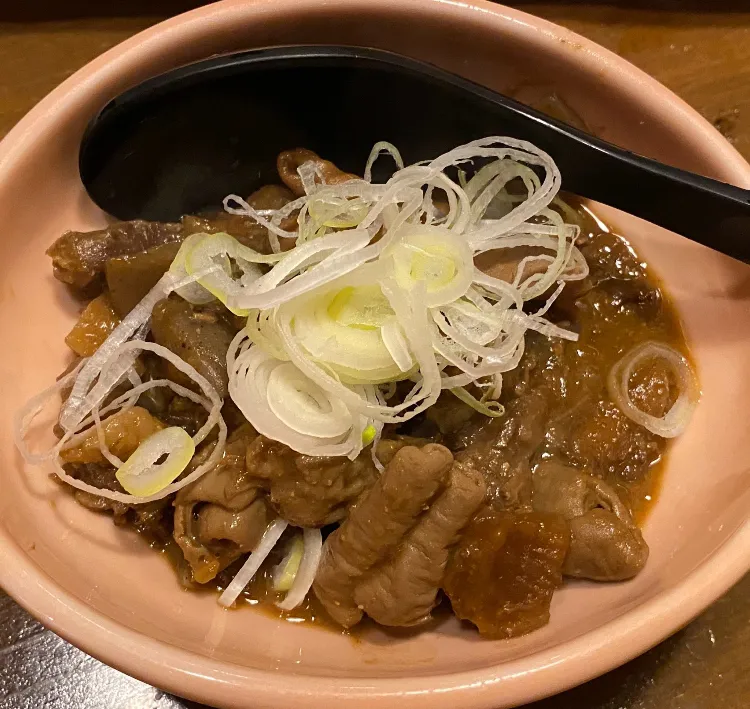 今夜は  牛すじ肉の煮込み💦
ダバダ火振りを添えて
晩酌スタート(^^)|ばくあんしゃさん