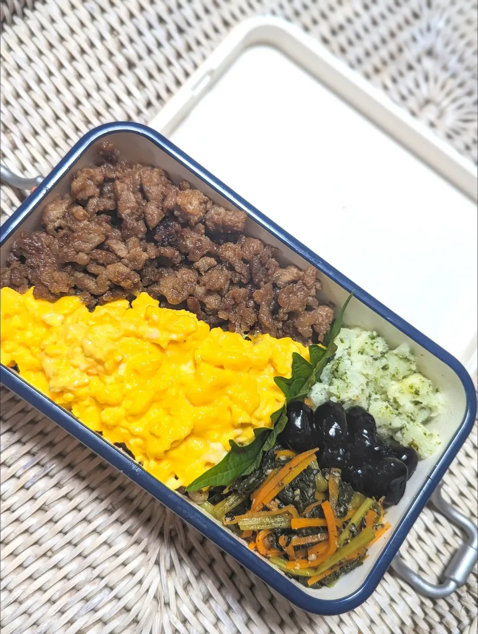 Snapdishの料理写真:そぼろ丼弁当|Tomokoさん