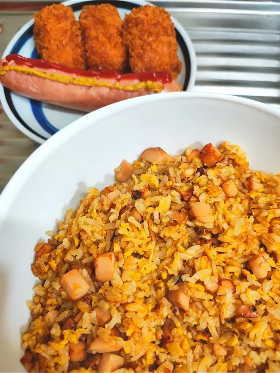 サラダチキンと納豆チャーハンとカニクリームコロッケとジャンボフランクの間違いなく太れるご飯"ჱ̒(˶>‎ࠏ<˶ｸﾞｯ|時雨さん