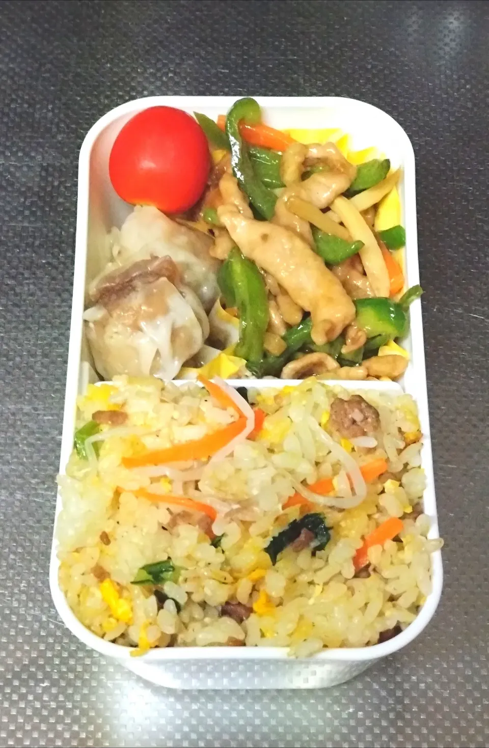 Snapdishの料理写真:中華弁当(炒飯、焼売、青椒肉絲)|黒川克博さん