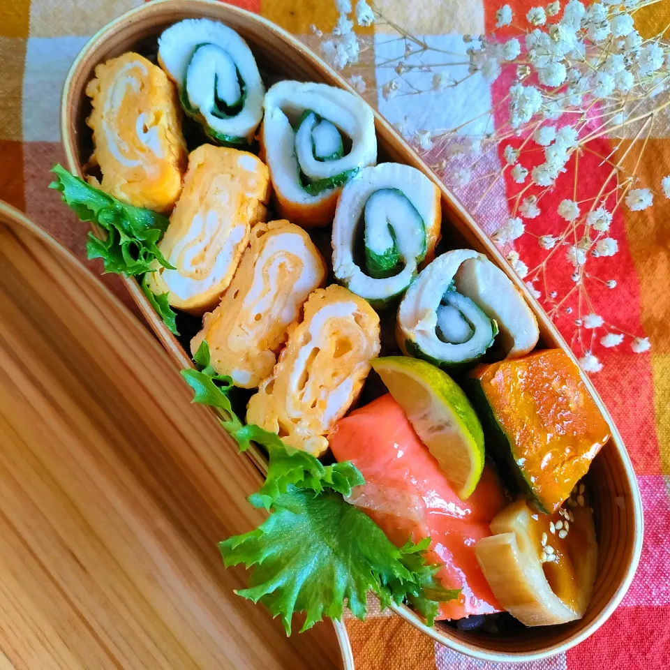 今日のわっぱご飯

ささみのチーズしそ弁当
　ささみチーズしそ焼き
　厚焼き玉子
　鮭の塩焼き

美味しくできました✨|ふかふかごはんさん