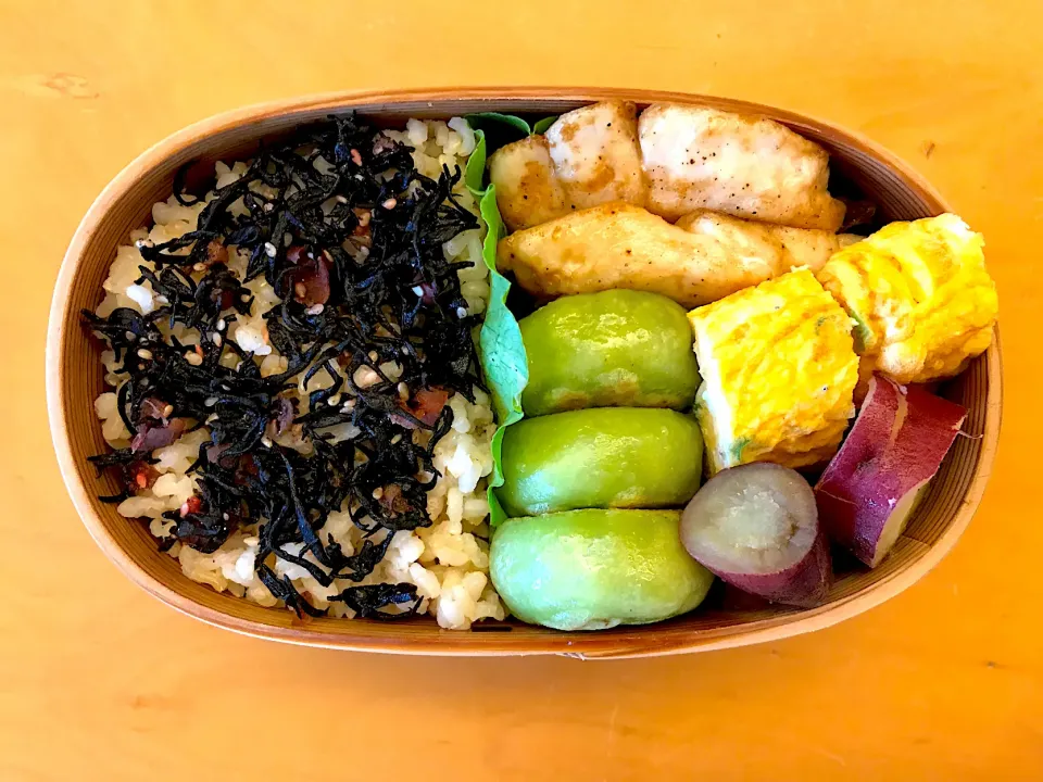 鰆のバター醤油焼き、ほうれん草入り餃子、サツマイモの甘露煮、卵焼き|あしゃみさん