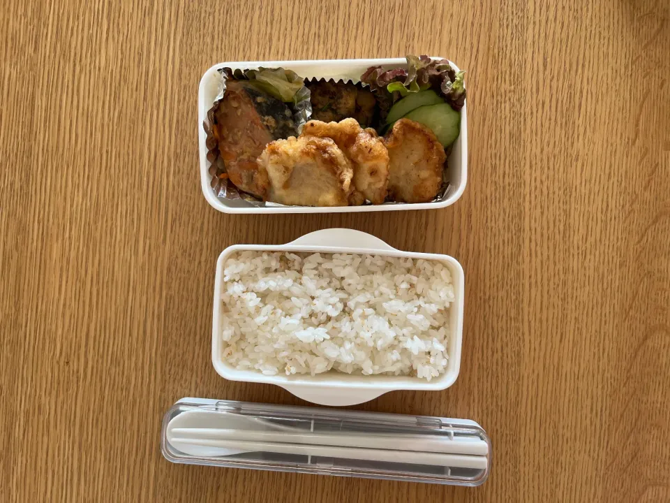 鮭と、とり天弁当|まゆぽんさん