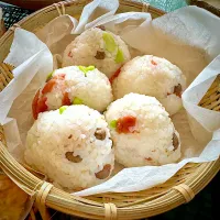 Snapdishの料理写真:ぬかごおにぎり🍙|ゆかいな食卓さん