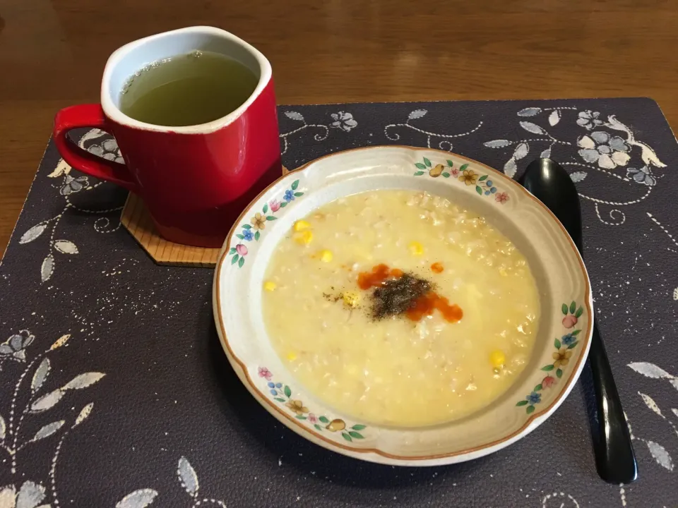 オートミールコーンポタージュチーズリゾット、熱い日本茶(朝ご飯)|enarinさん