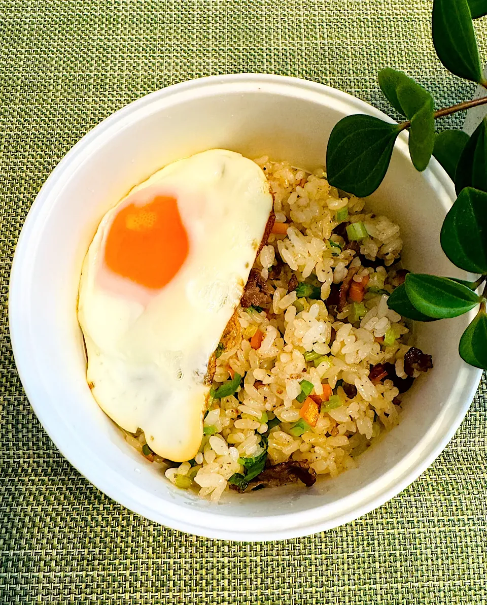 ビーフピラフ＆目玉焼きのお弁当|＊ayabianさん