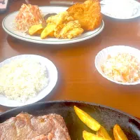 Snapdishの料理写真:金松　ニューヨークステーキ🥩とBランチ|monaka427さん