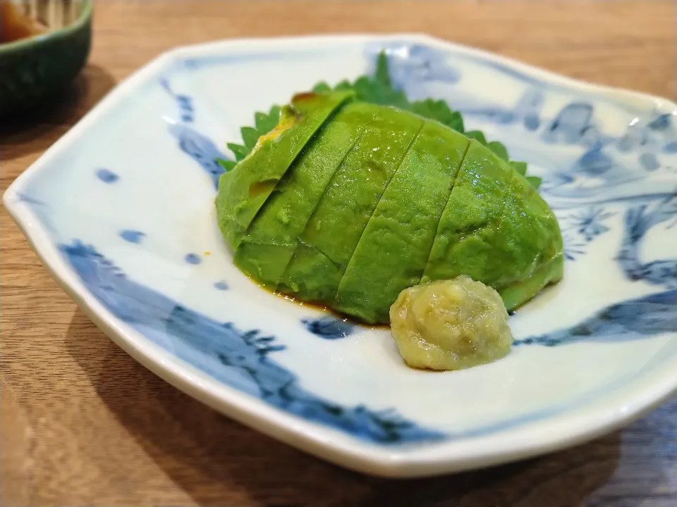 アボカドの刺身|古尾谷りかこさん