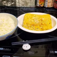 Snapdishの料理写真:行きつけ漁港で仕入れたしらすを使いだし巻きlunch|masaki .fさん