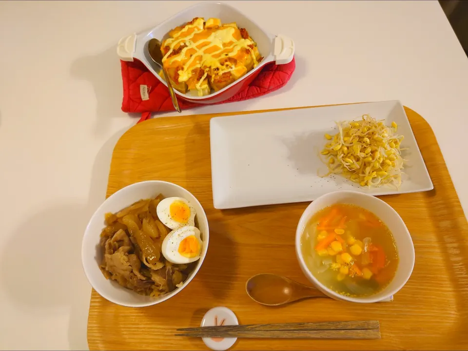 今日の夕食　牛丼、もやしナムル、春雨スープ、厚揚げキムチチーズ焼き|pinknari🐰🌈さん