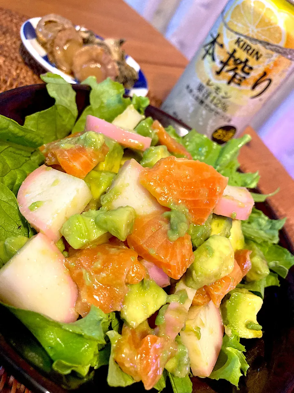 サーモンとアボカドとかまぼこのわさび醤油和え😋🍻🥑💕✨|アイさん