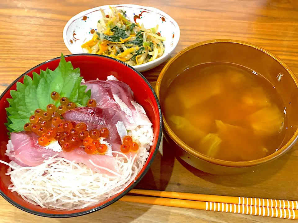 夕の市でゲットしたイナダの刺身で丼な夕飯|りえはるさん