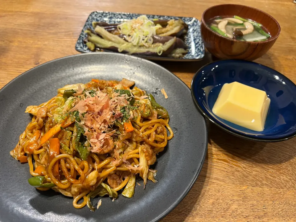 Snapdishの料理写真:普通の焼きそばとなす消費|Riccaさん