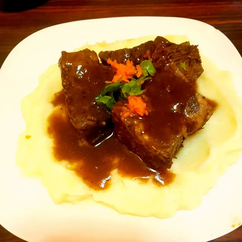 Beef Short Ribs & Mash Potatoes|Tam Tamさん