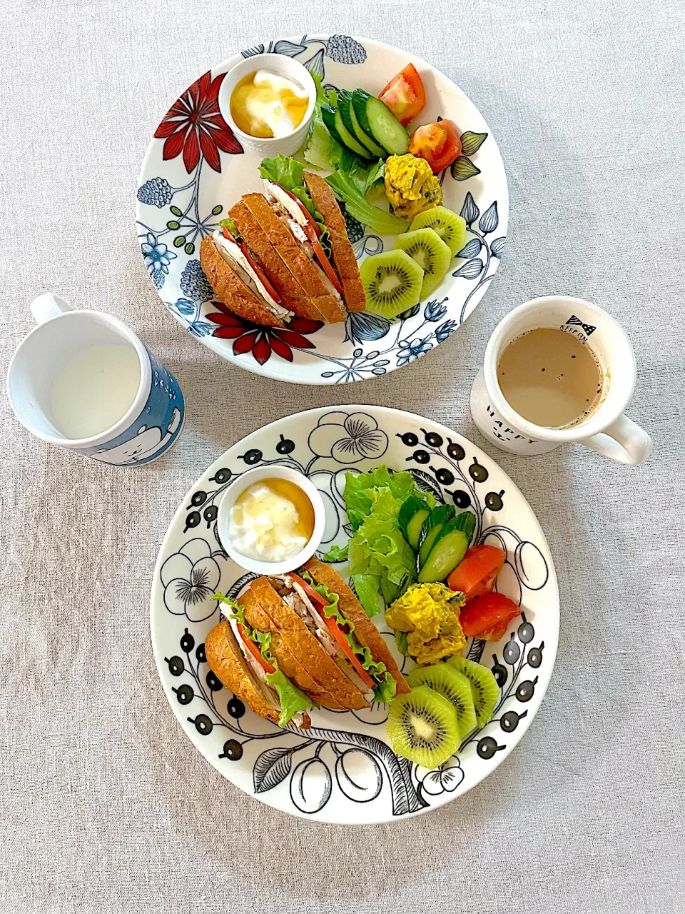 全粒粉パンのチキンと野菜のサンドプレート🍽️|ゆかりさん