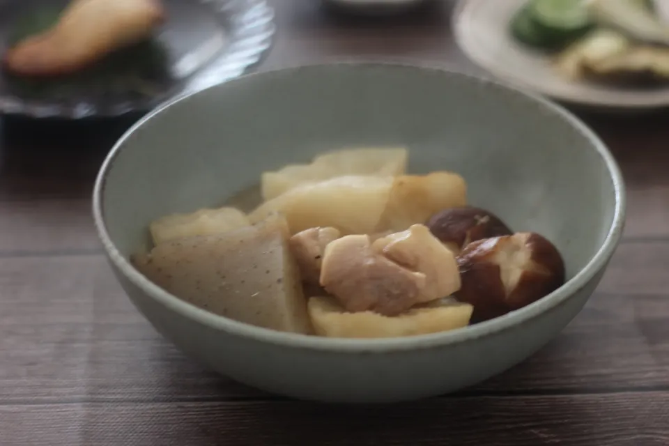 大根と鶏肉とこんにゃくの煮物|ちいさなしあわせキッチンさん